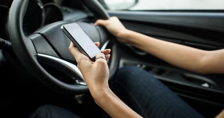 إستخدم هاتفك الذكي لقيادة السيارة !