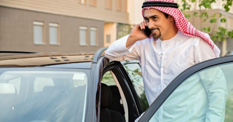 استخدام الهواتف الذكية يخفف من اثار حوادث السير في السعودية!