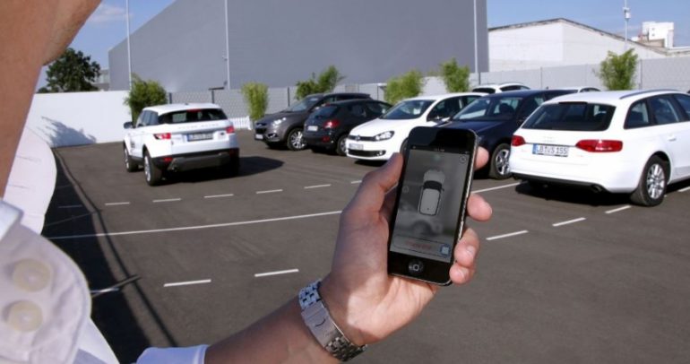 أفضل 4 تطبيقات للسيارات على الهواتف الذكية