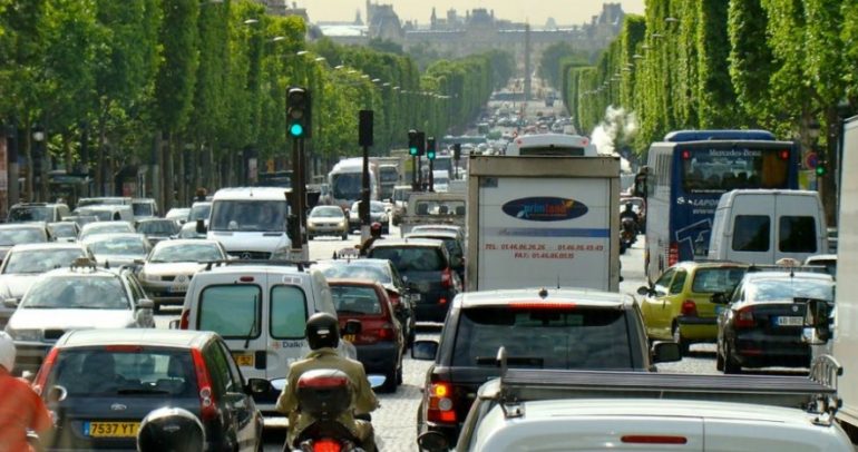 منع السيارات القديمة في باريس ابتداء من يوليو/تموز المقبل