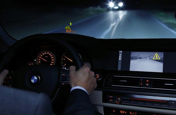 كيف تخفف من آثار الضوء العالي على رؤيتك الليلية أثناء القيادة