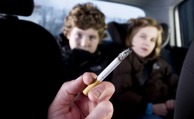 معلومات أولية حول التخلص من رائحة الدخان في سيارتك