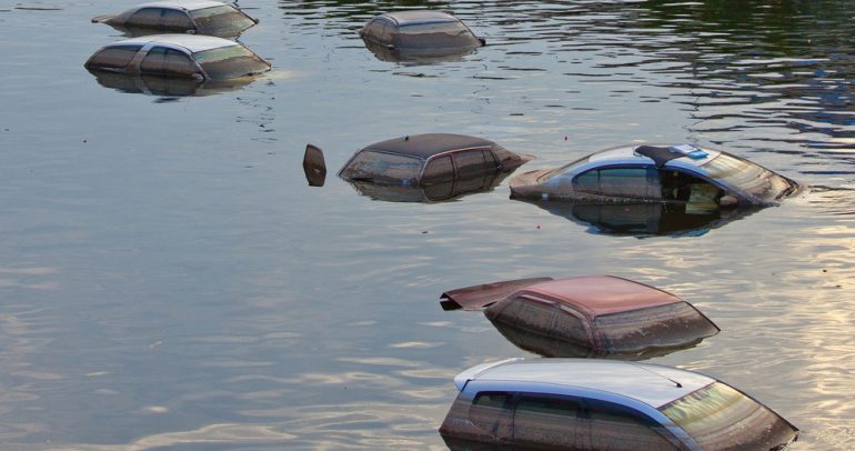 8 طرق قد تكشف حقيقة غرق السيارة سابقا بالمياه