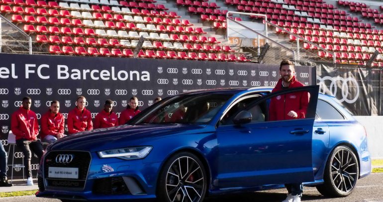 ما علاقة سيارة اودي RS بلاعبي فريق برشلونة الإسباني؟