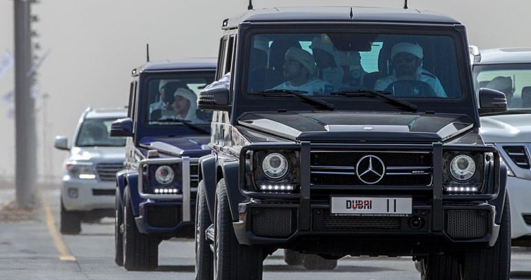 فيديو ولي عهد دبي يكشف القدرات الهائلة لسيارة مرسيدس G class