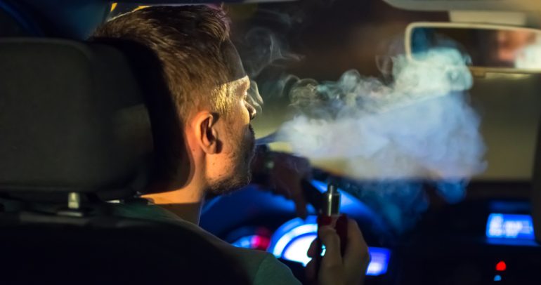 كيف تزيل رائحة الدخان داخل السيارة ؟