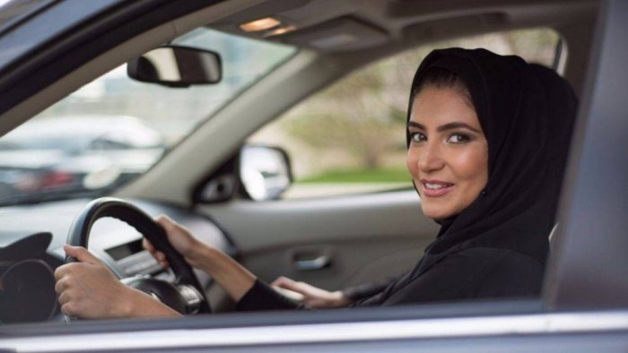 تجارب قيادة حية في جناح شركة الجميح للسيارات في السعودية