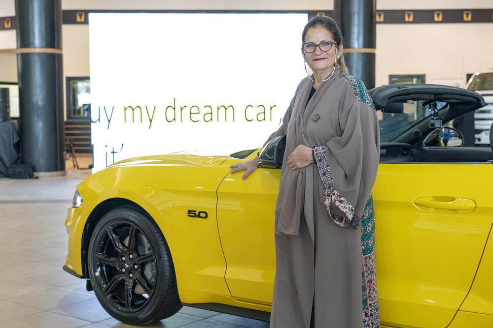 امرأة سعودية تحقق حلمها وتحصل على فورد موستانج GT 2018 مكشوفة