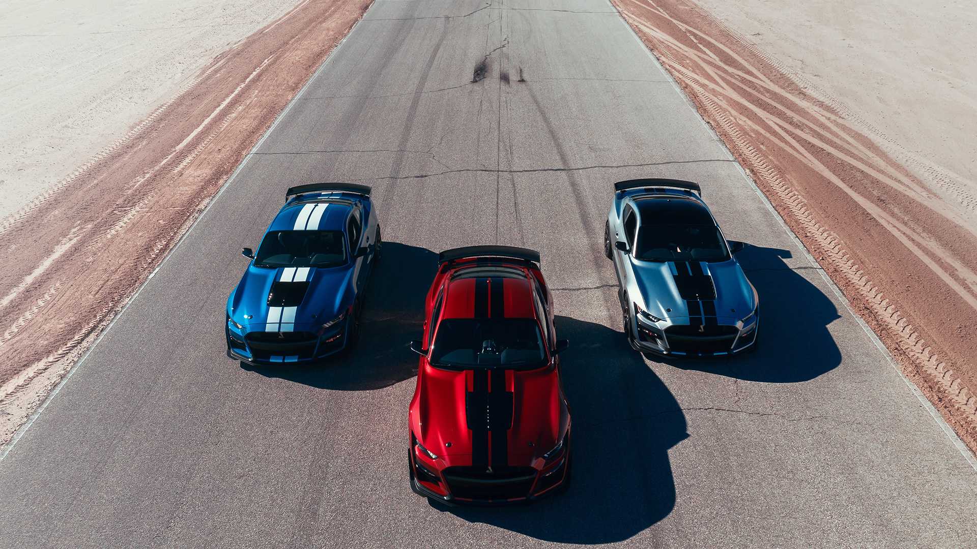 شفروليه كامارو ZL1 بمواجهة كل من فورد موستانج شيلبي GT 500 ودودج تشالنجر هيلكات : أيهما تفضلون؟ 