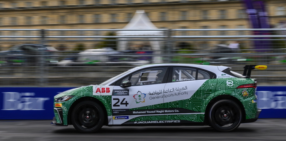 السائق السعودي بندر العيسائي في بطولة جاكوار I-PACE eTROPHY