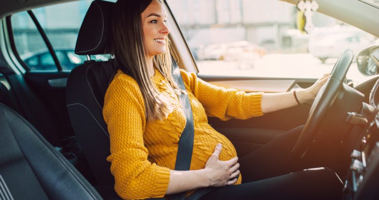 المرأة الحامل.. نصائح لقيادة آمنة