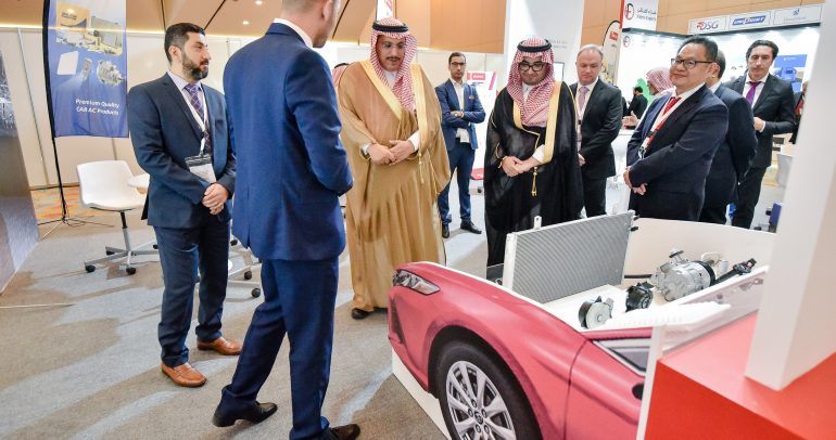 أوتوميكانيكا الرياض يسلط الضوء على آخر تطورات قطاع خدمة السيارات