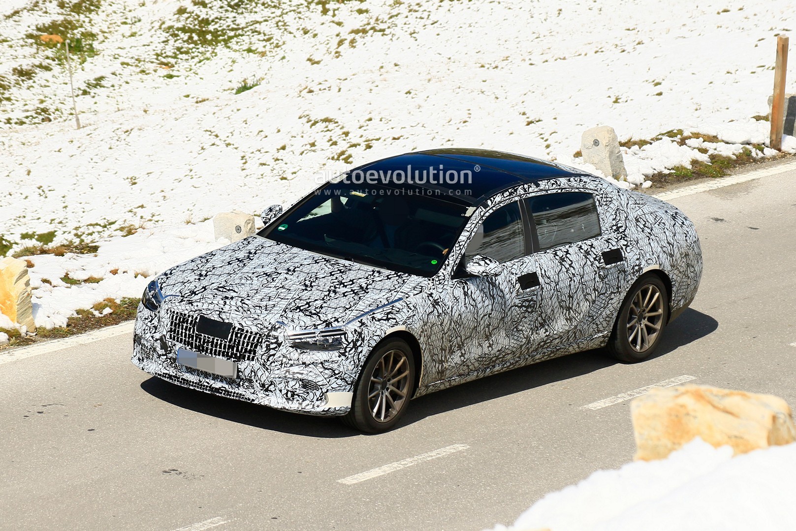 2021-mercedes-benz-s-class-w223-gets-partly-leaked_34-Copy.jpg