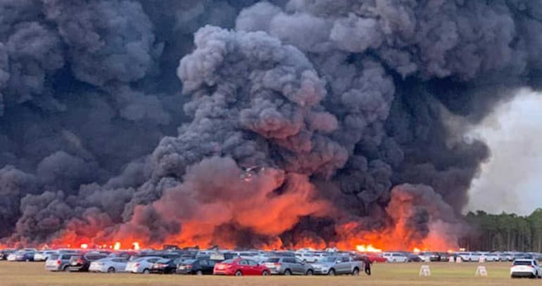 فيديو: حريق ضخم يلتهم 3500 سيارة في فلوريدا