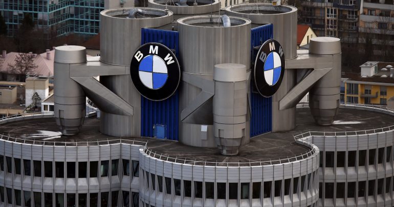 شركة BMW تتيح تحميل الميزات الخاصة بسيارتك