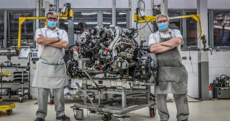 محرّك Bentley الأيقوني من ثمان أسطوانات يصل إلى مرحلة نهاية الإنتاج