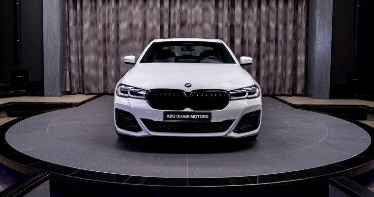 شركة أبوظبي موتورز تعلن عن وصول سيارة BMW 5 Series الجديدة كلياً