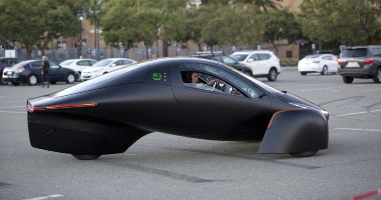 Aptera 2021.. أول سيارة في العالم تعمل بالطاقة الشمسية