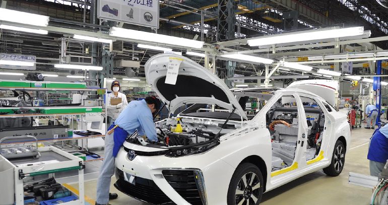 اليابان تنوي التحول لـ” 100% مركبات كهربائية” والتخلي عن سيارات البنزين