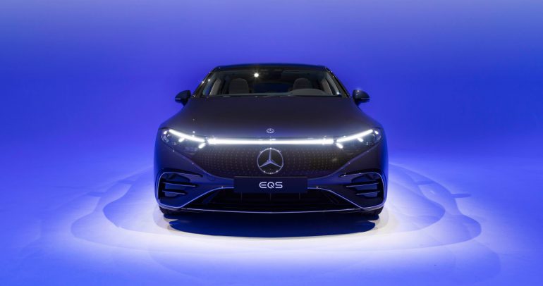 أبرز خصائص سيارة مرسيدس EQS الجديدة.. أول سيارة كهربائية في فئة السيارات الفخمة