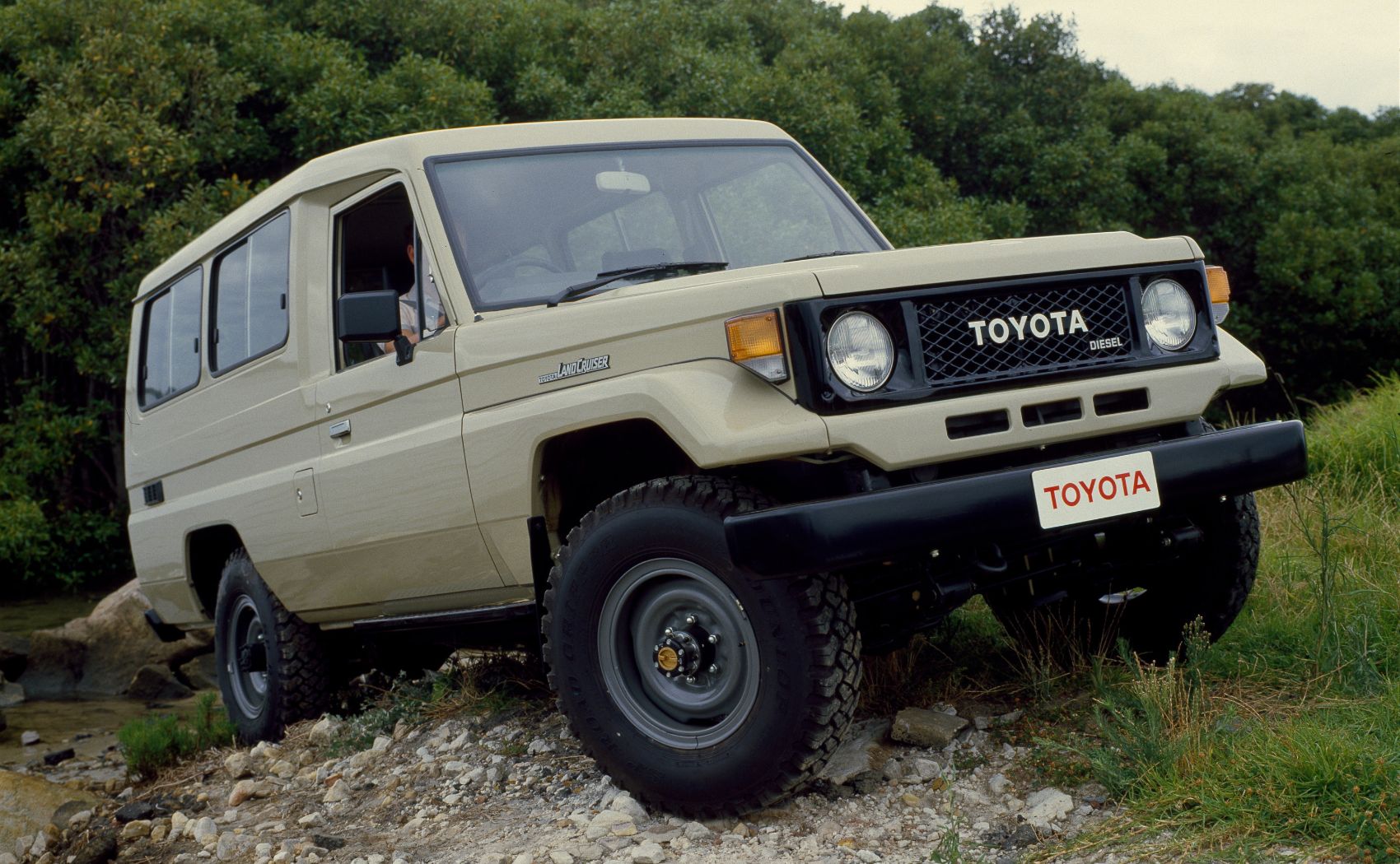 a-look-at-the-iconic-70-series-land-cruiser-the-most-reliable-toyota-ever-built_8.jpg