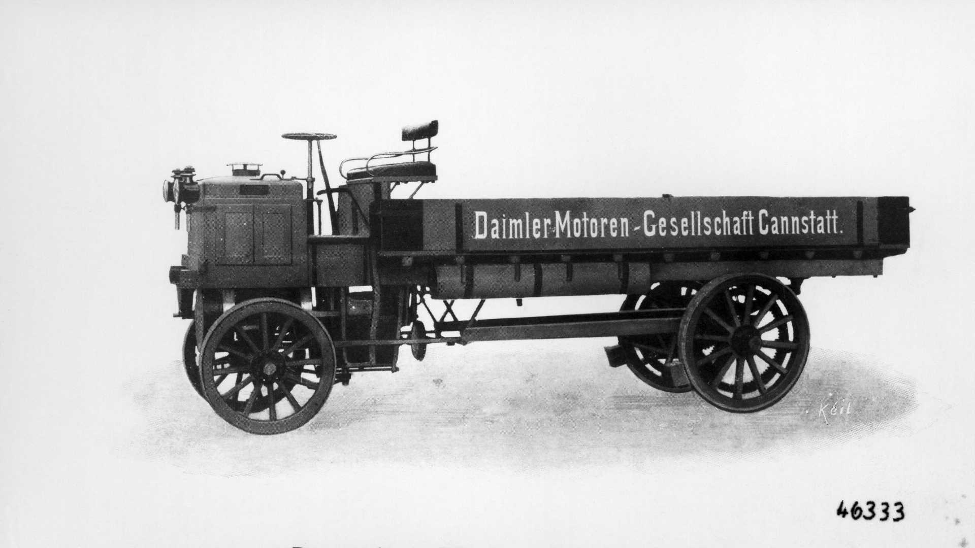 أول شاحنة في العالم من إنتاج دايملر