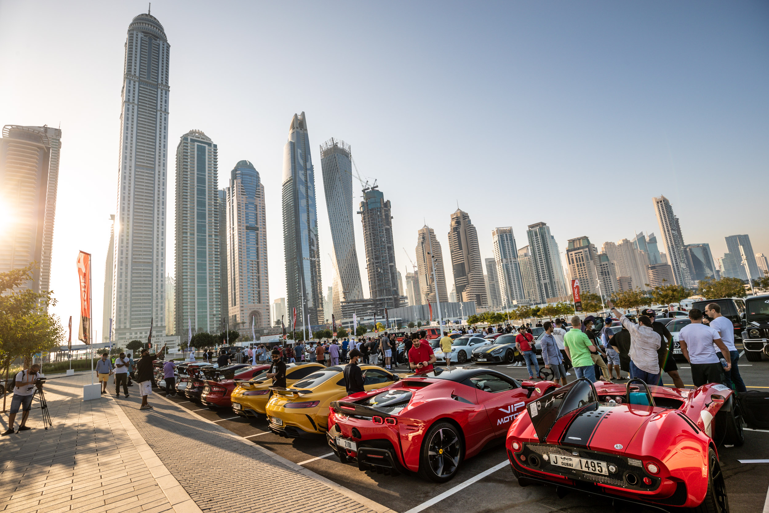 موكب دبي للسيارات الخارقة
