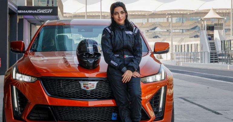 الإماراتية آمنة القبيسي تسجل أول رقم على حلبة “مرسى ياس” بسيارة V-Series Blackwing الجديدة