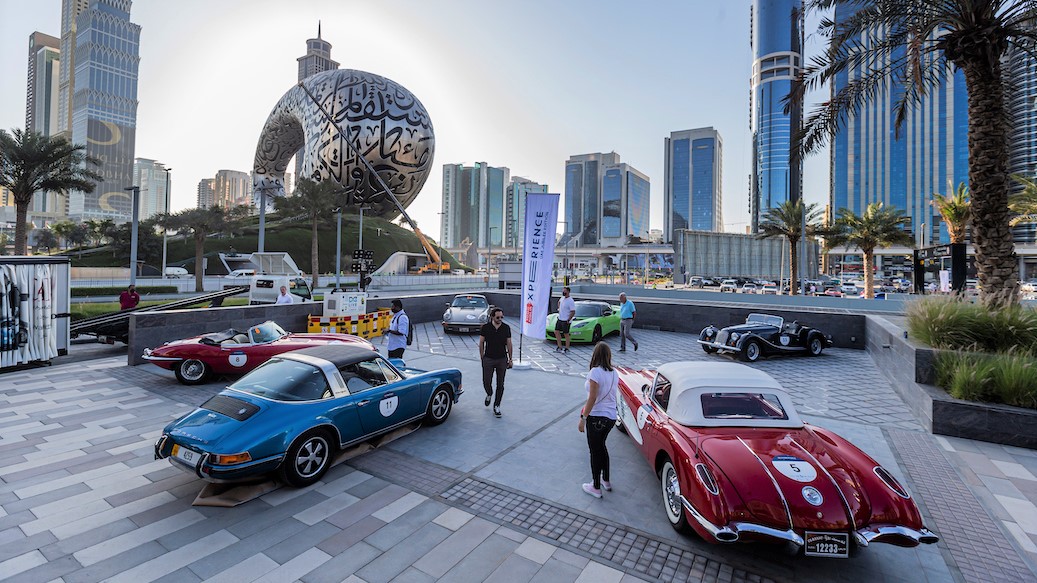 شاهدوا السيارات المشاركة في سباق “1000 ميليا” الإمارات.. أجمل سباق في العالم