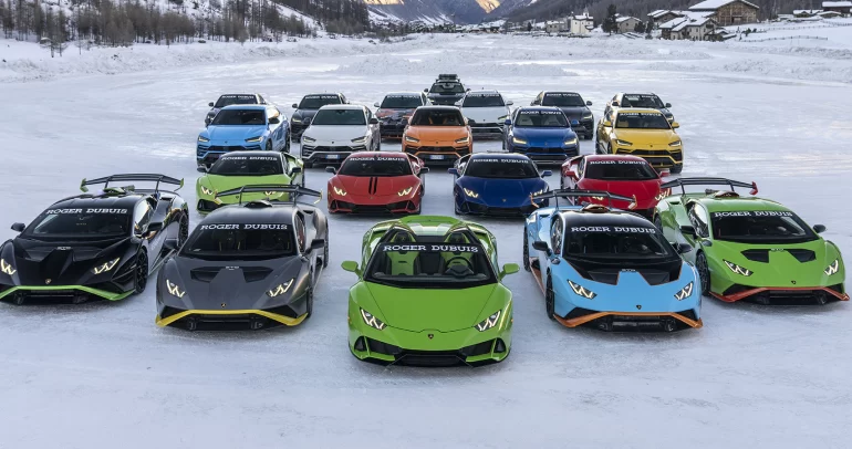 شاهدوا سيارات لامبورجيني تستعرض قدراتها على الجليد بجبال الألب في إيطاليا