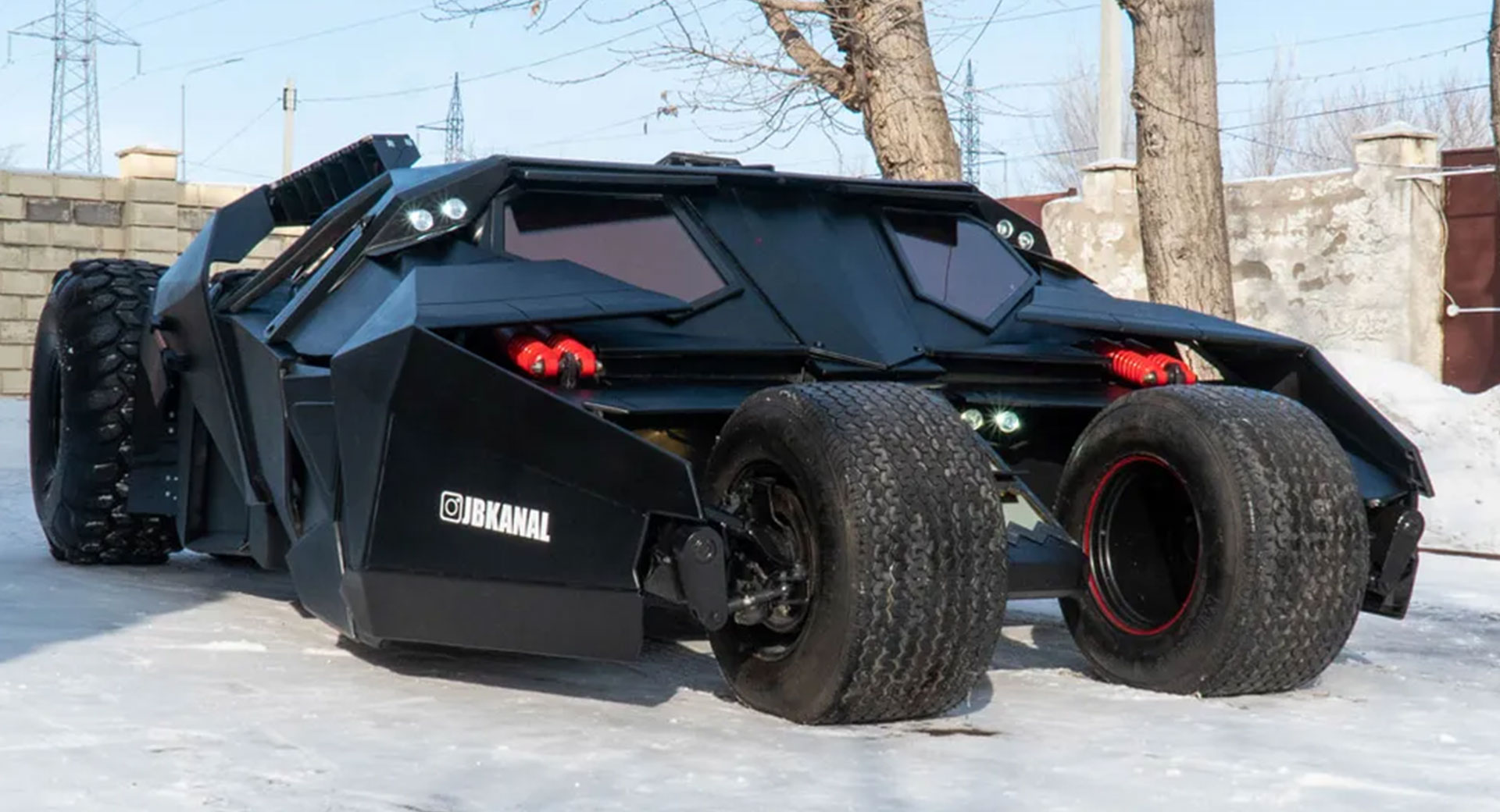 شاهد.. نسخة من سيارة باتمان الخارقة مع محرِّك "تويوتا V8" وهيكل مصنوع يدوياً بالكامل للبيع مقابل 400 ألف دولار 2 12/5/2022 - 7:47 ص