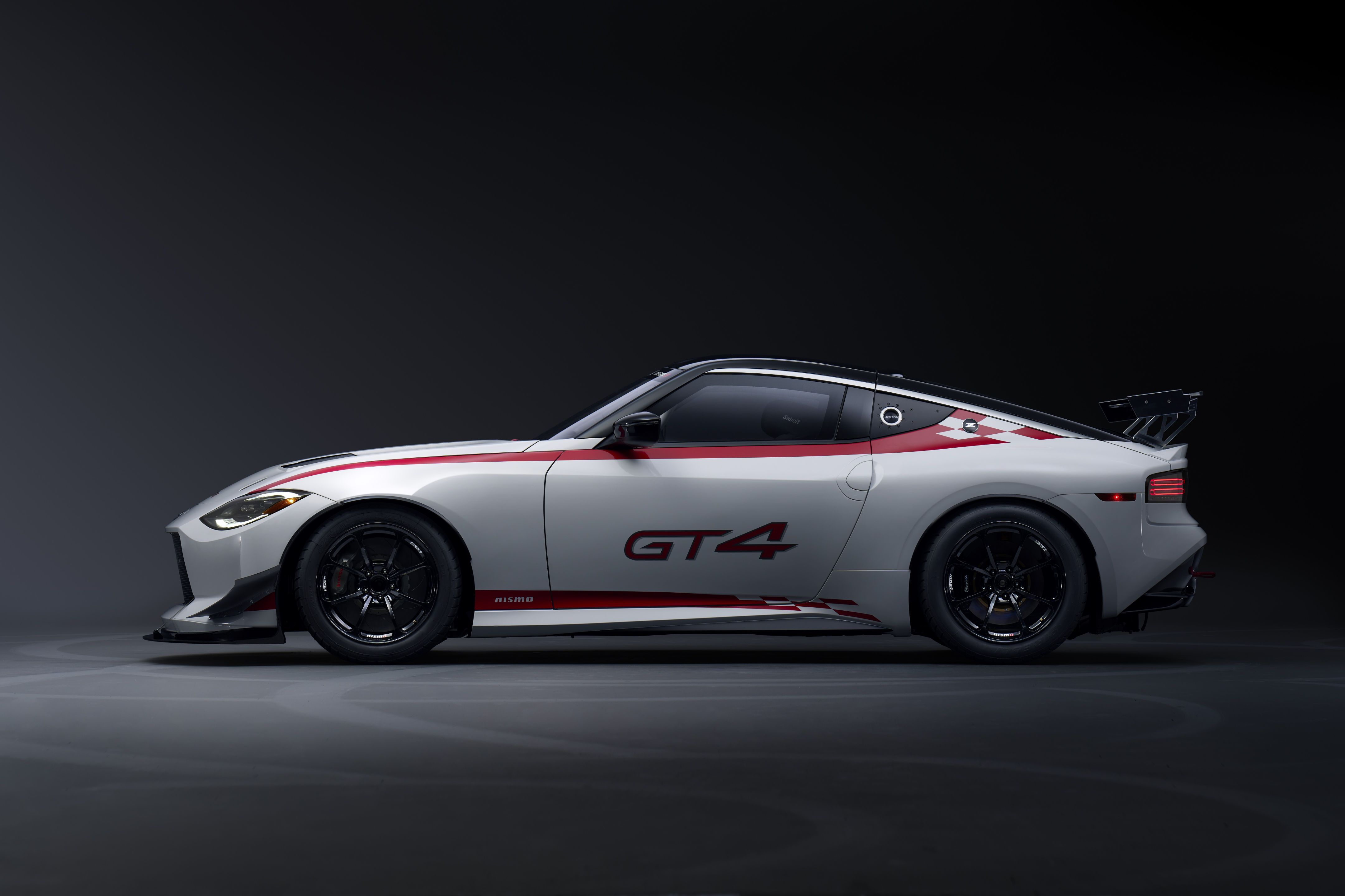 نيسان" و"نيسمو" تكشفان عن سيارة Z GT4