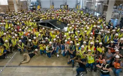 أول نموذج إنتاج من تسلا سايبر تراك