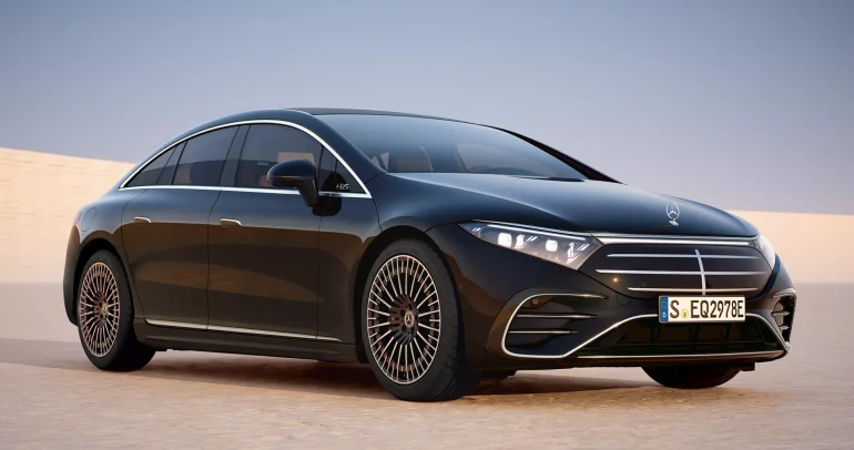 مرسيدس تُخفض أسعار سياراتها الكهربائية EQ وتوقف الطلبات في أمريكا: هل تراجعت حمى السيارات الكهربائية الفاخرة؟