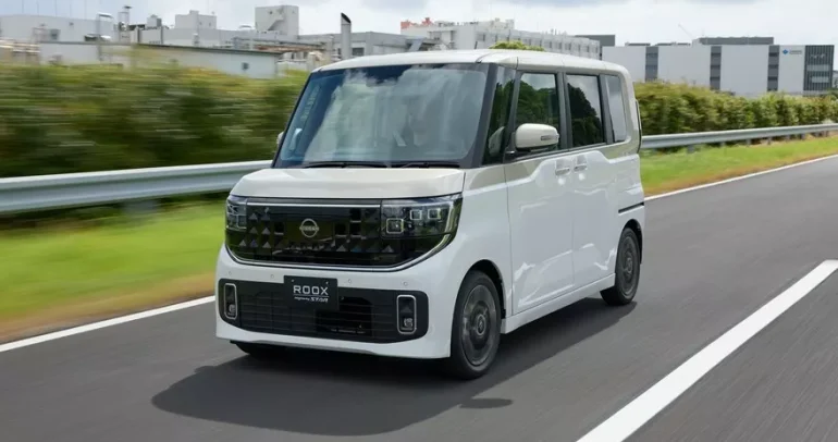 نيسان Roox 2025… سيارة Kei صغيرة بصندوق واسع وتقنيات متطورة وشاشة هي الأكبر في فئتها