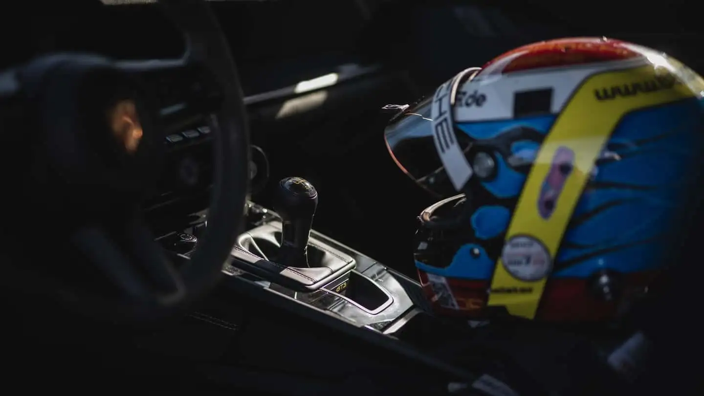 بورشه 911 GT3 موديل 2025 تحطّم الرقم القياسي على حلبة نوربورغرينغ لناقل الحركة اليدوي!