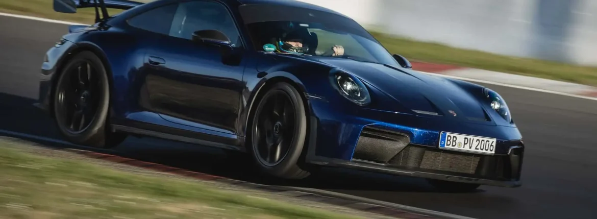 بورشه 911 GT3 موديل 2025 تحطّم الرقم القياسي على حلبة نوربورغرينغ لناقل الحركة اليدوي!