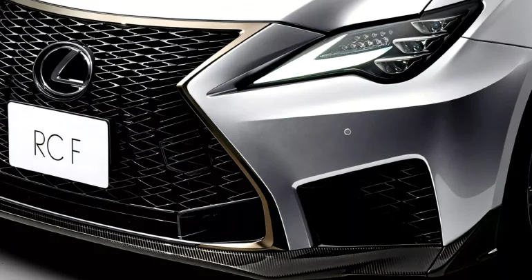 هل تنهي لكزس حقبة سيارات F الرياضية بزر واحد فقط؟