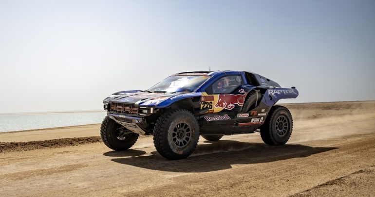 “فورد ريسينغ” تتألّق في رالي داكار 2026 بحضور مزدوج على منصة التتويج
