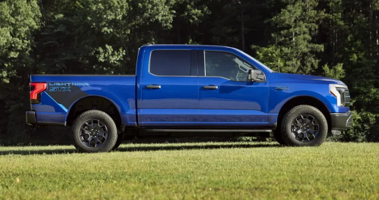 فورد F-150 Lightning STX 2026: بيك أب كهربائي أقوى… بنفس السعر!