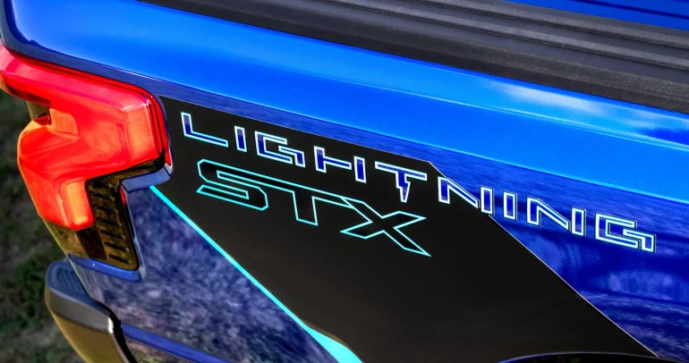 صدمة أكتوبر لفورد: هكذا تأثرت مبيعات السيارات الكهربائية بعد إلغاء دعم الـ7,500 دولار