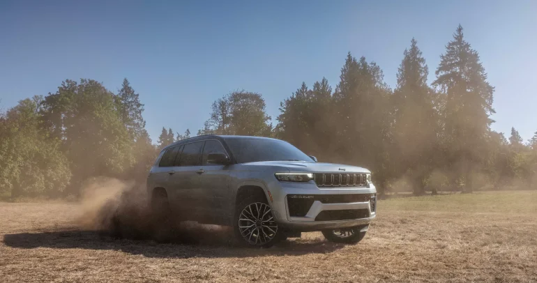 أكبر مفاجأة في جيب جراند شيروكي 2026… تحت الغطاء!