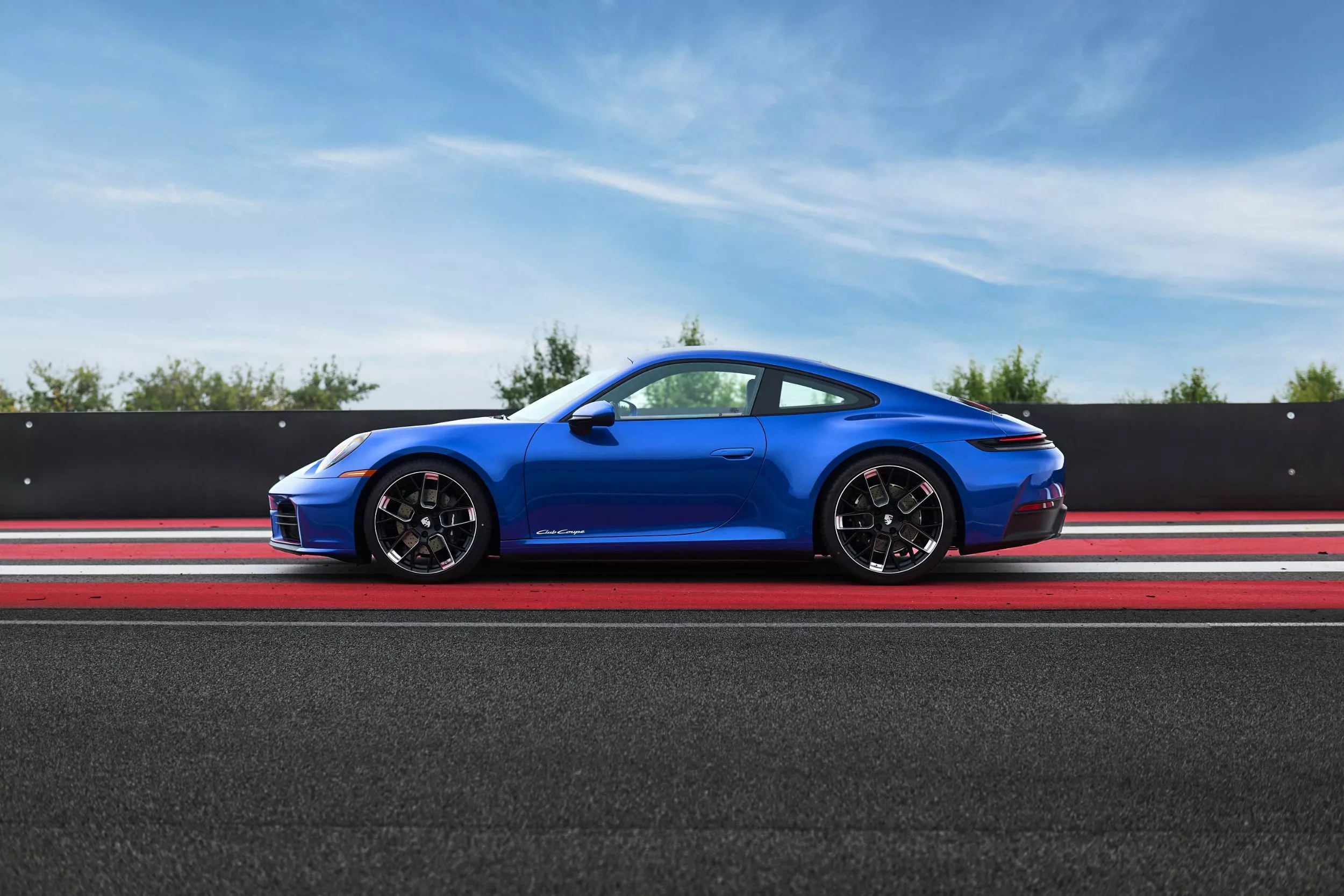 2026-Porsche-911-Carrera-T-Club-Coupe-10.webp