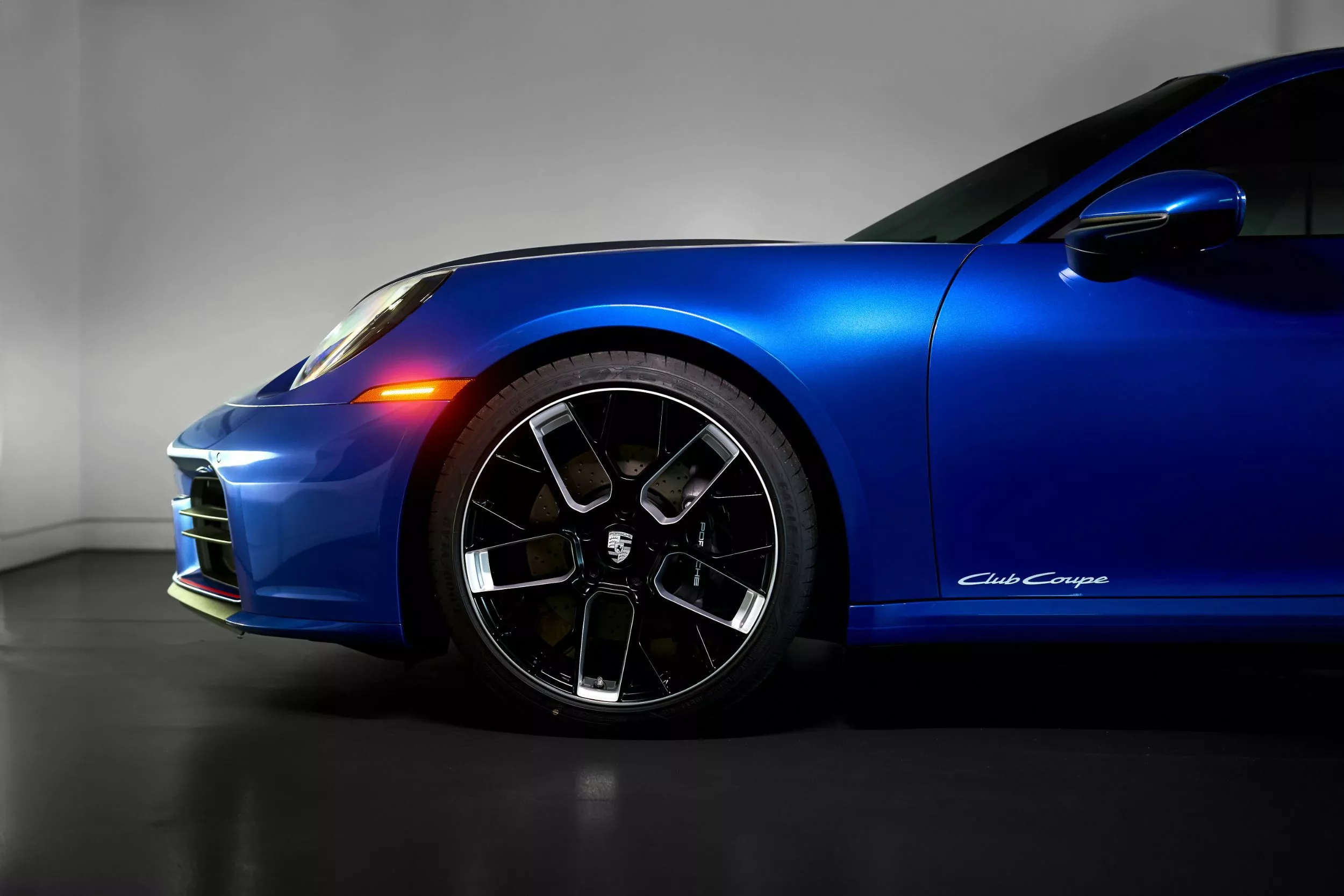 2026-Porsche-911-Carrera-T-Club-Coupe-17.webp