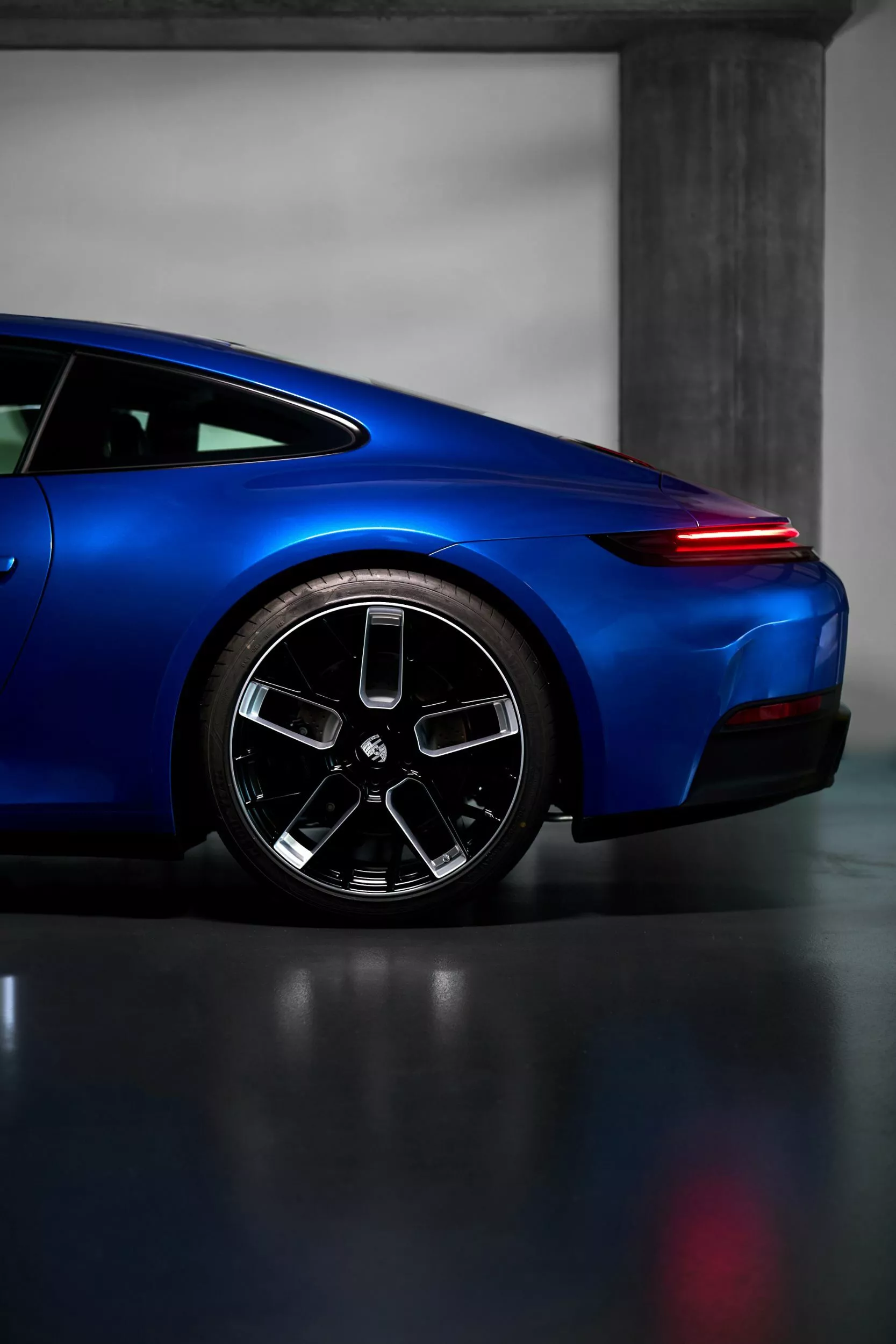 2026-Porsche-911-Carrera-T-Club-Coupe-18.webp