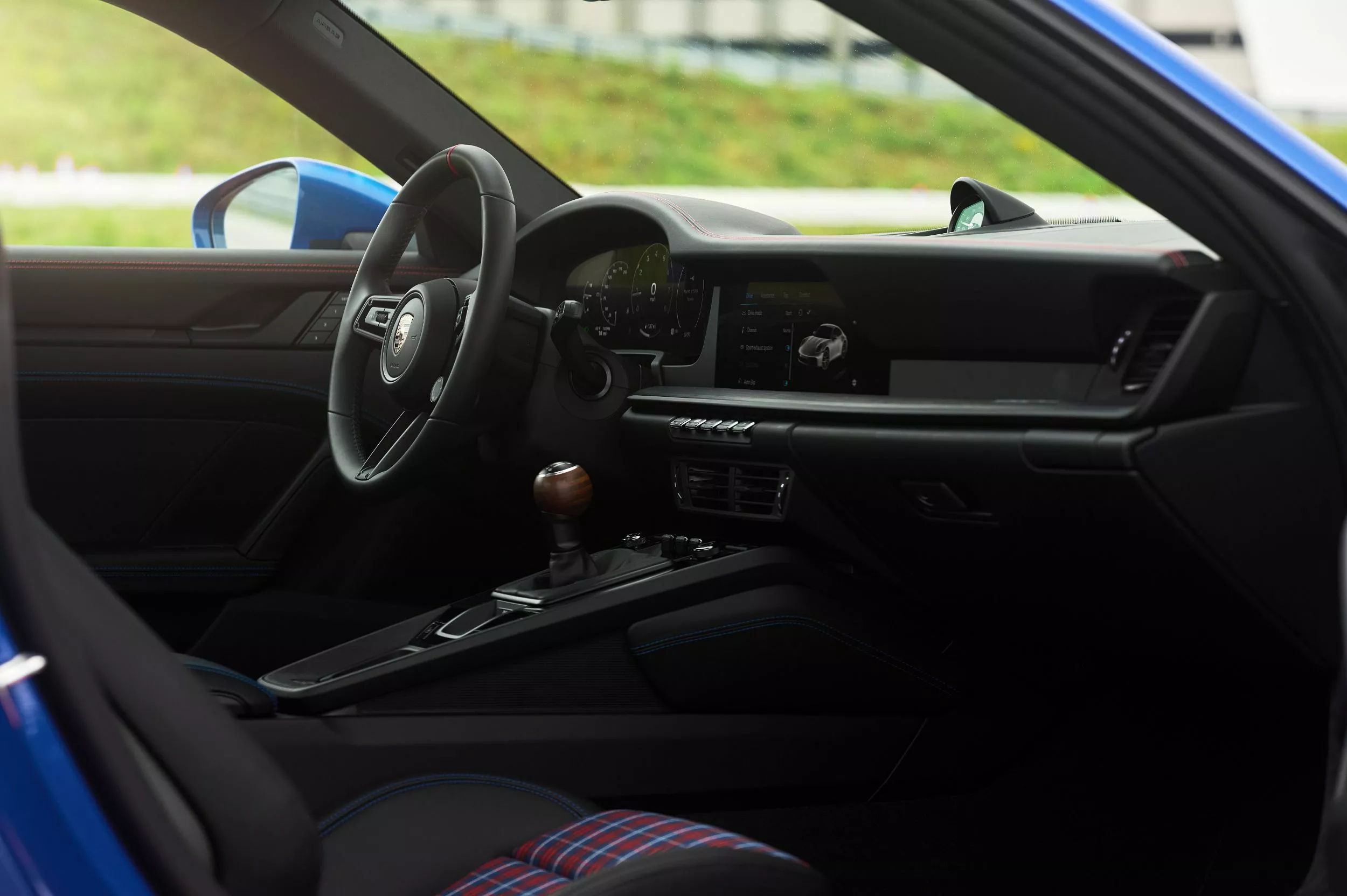2026-Porsche-911-Carrera-T-Club-Coupe-23.webp