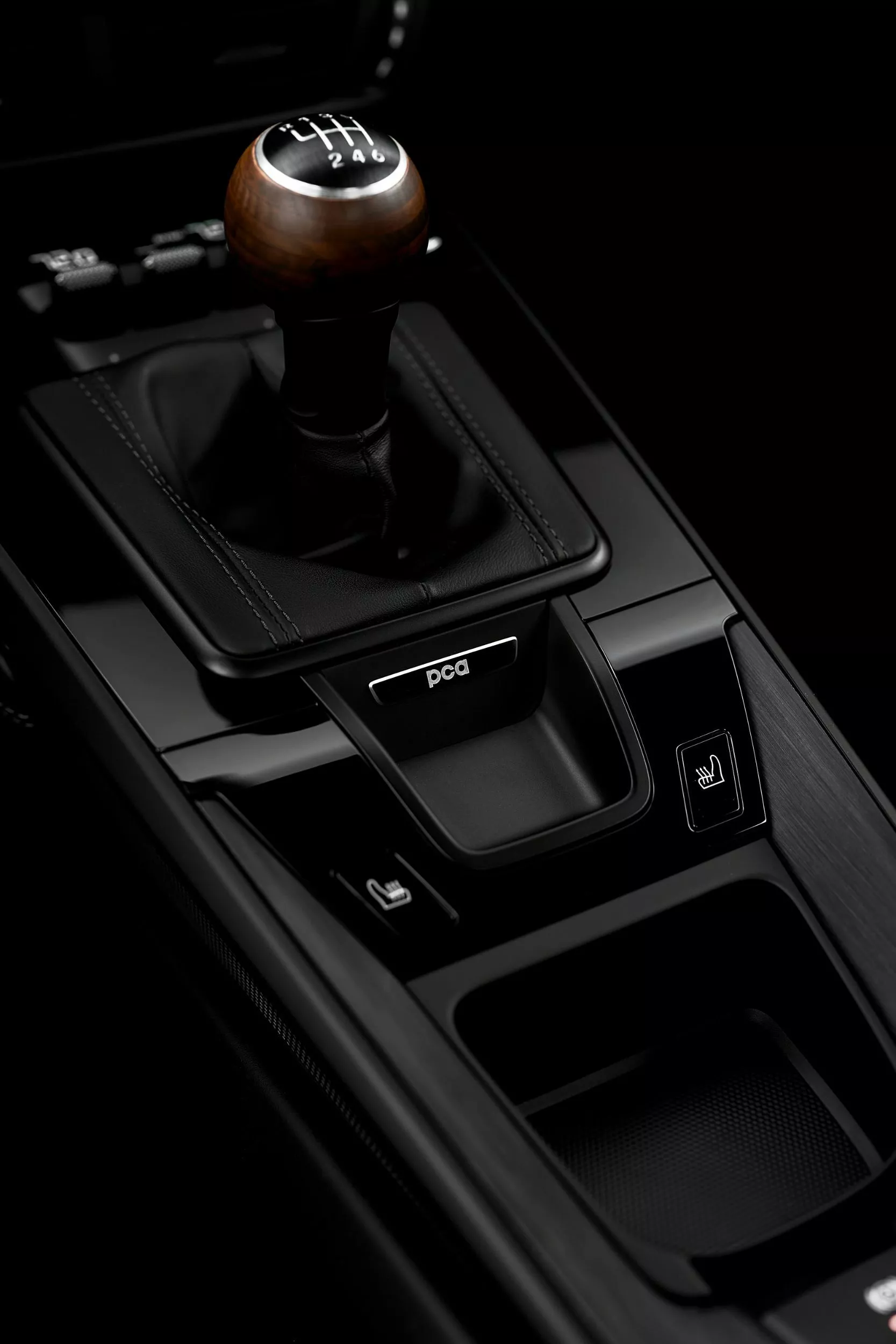2026-Porsche-911-Carrera-T-Club-Coupe-30.webp