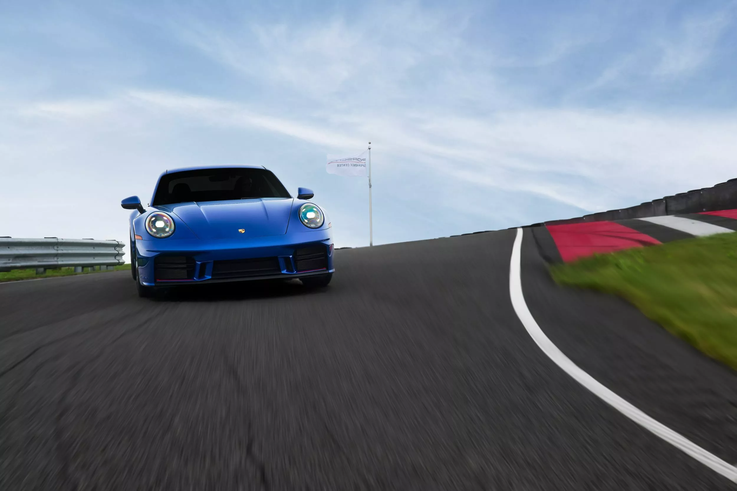 2026-Porsche-911-Carrera-T-Club-Coupe-7.webp