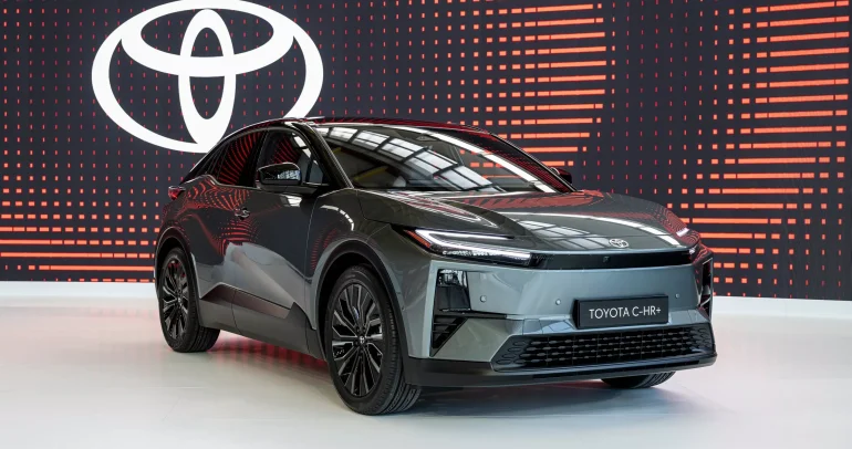 تويوتا تستسلم أخيرًا أمام زحف سوق السيارات الكهربائية في أوروبا… إنتاج 100 ألف سيارة سنويًا بحلول 2028!
