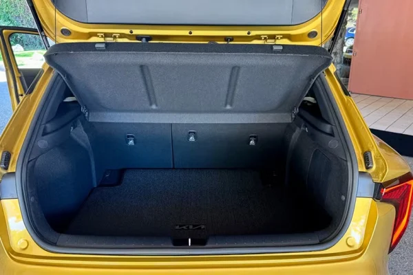 2026-kia-k4-hatchback12 (1)